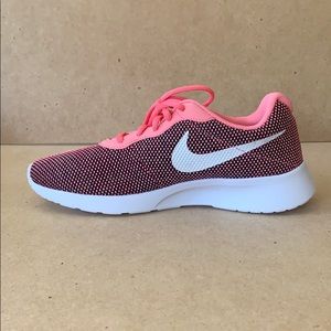 Nike Tanjun Women’s size 8